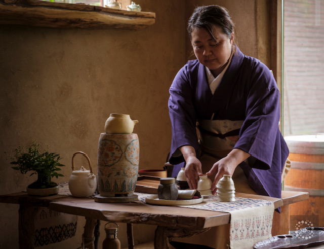 Matsuo Haruka in her self-designed "Tea Tree, Tea Treaty" tea hut.