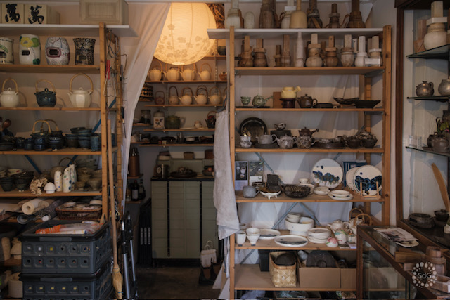 An impression of Matsuo Haruka's ceramic studio in Hilversum.